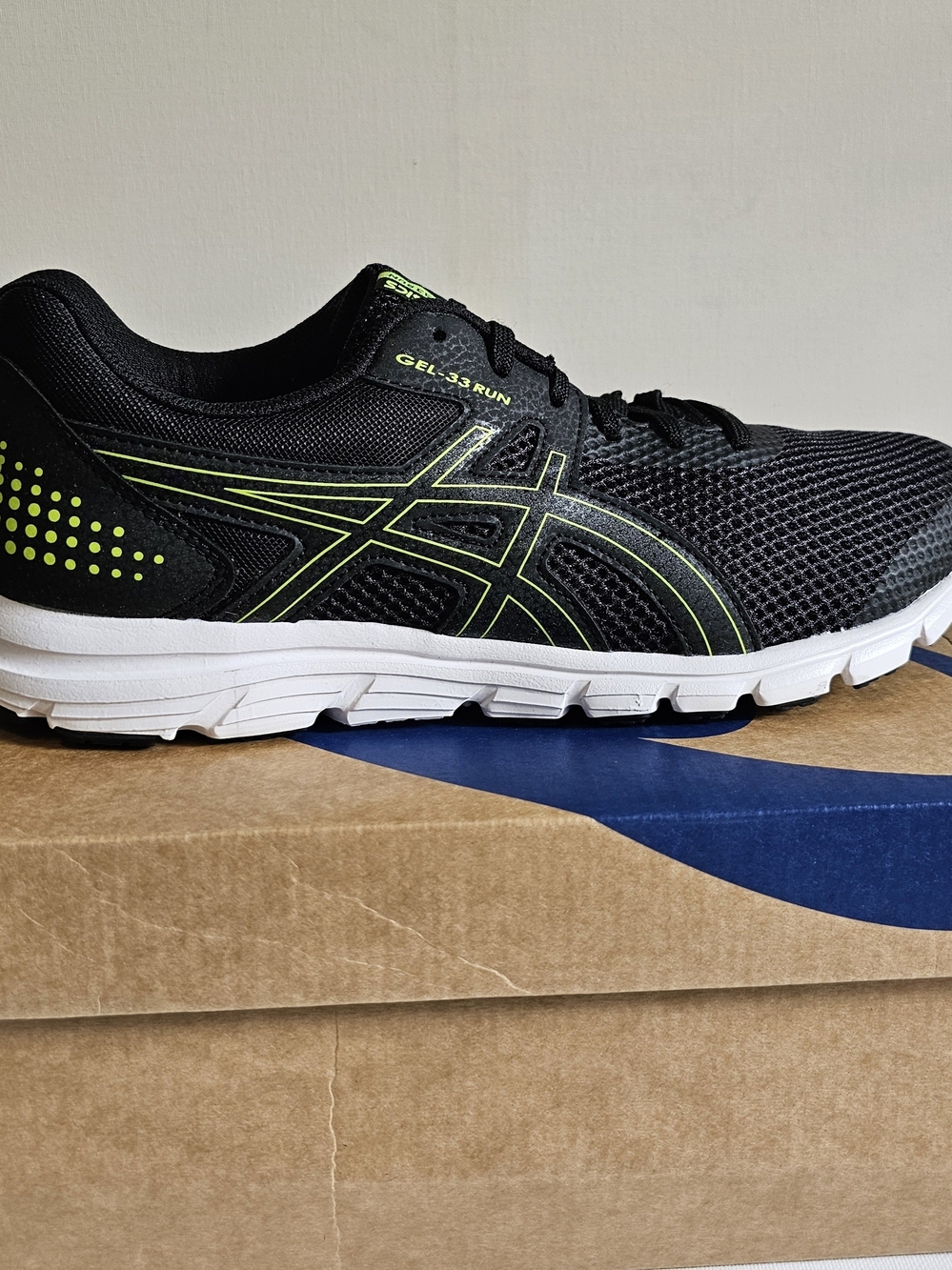 Asics Men's Black Mesh Running Shoes with Neon Green Accents M10